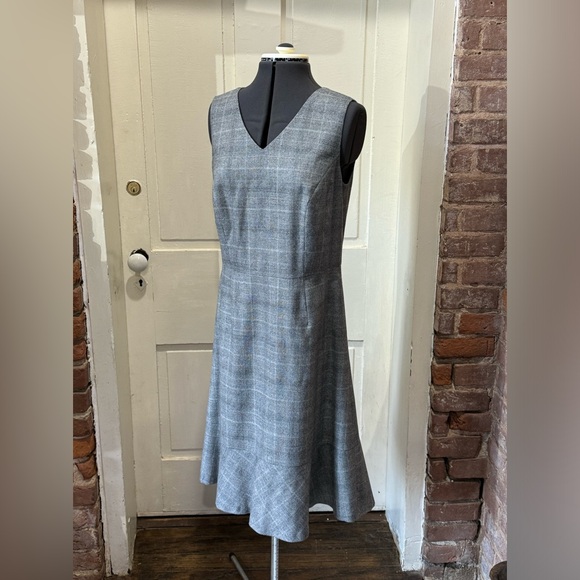 Talbots V-Neck Sleeveless Fully-Lined Wool Dress - Picture 2 of 12
